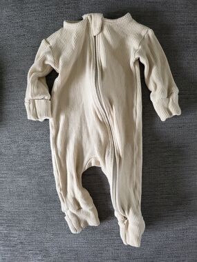 Neutral Ribbed Baby One-Piece Zipper Footie
